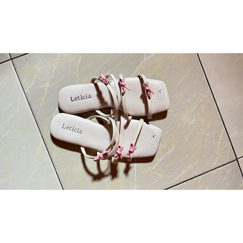 PRELOVED Sandal Wanita Flat Leticia dengan Desain Pita Imut, Nyaman Dipakai
