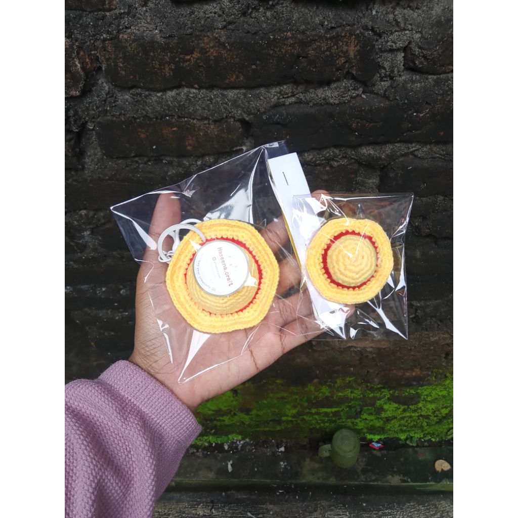 Ganci dan Bros Topi Luffy