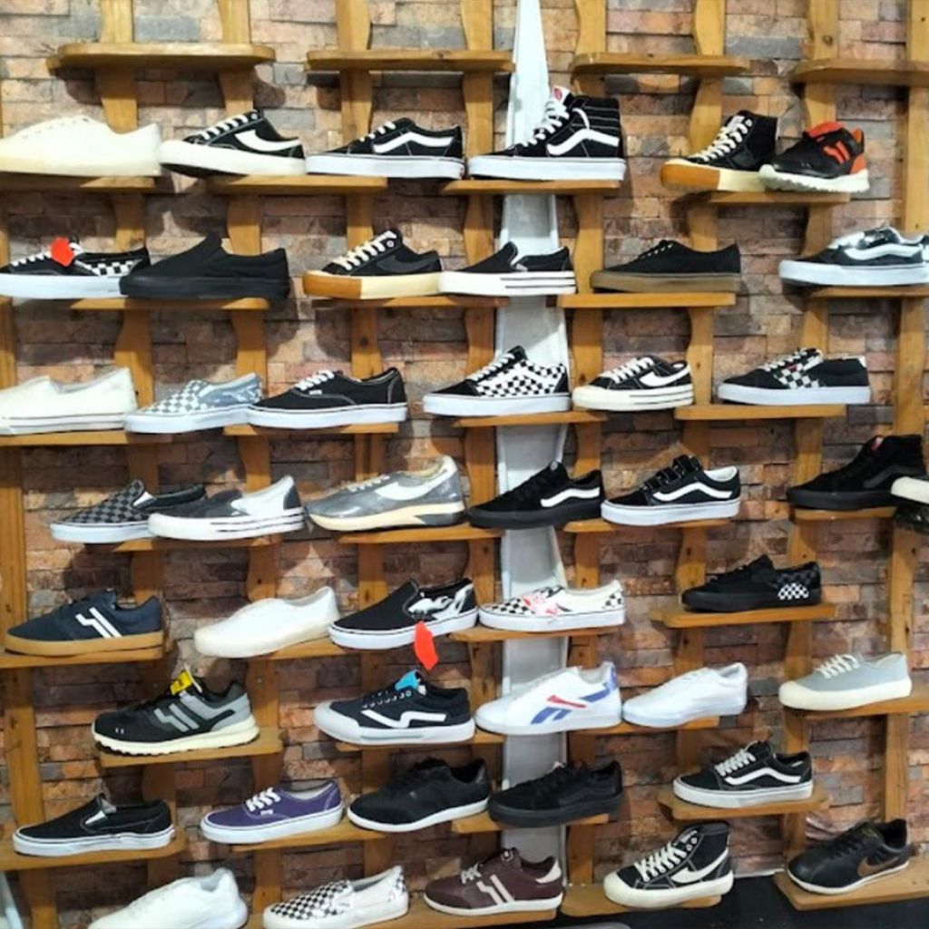 toko sepatu