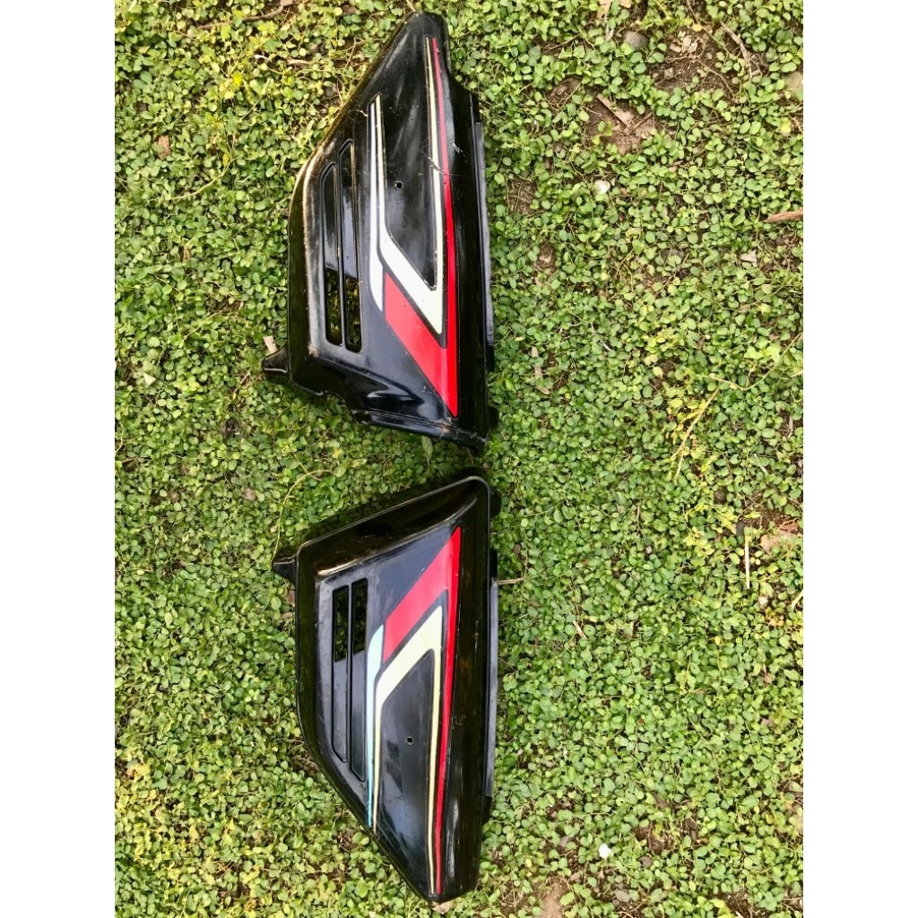 COVERSIDE GL100 GL125 KANAN KIRI ORIGINAL TEMPONGAN GL100 GL125 TUTUP AKI GL100 GL125 ORIGINAL