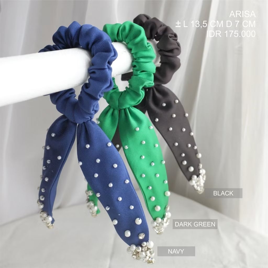 Crystal Pearl Scrunchie by Handmadepita