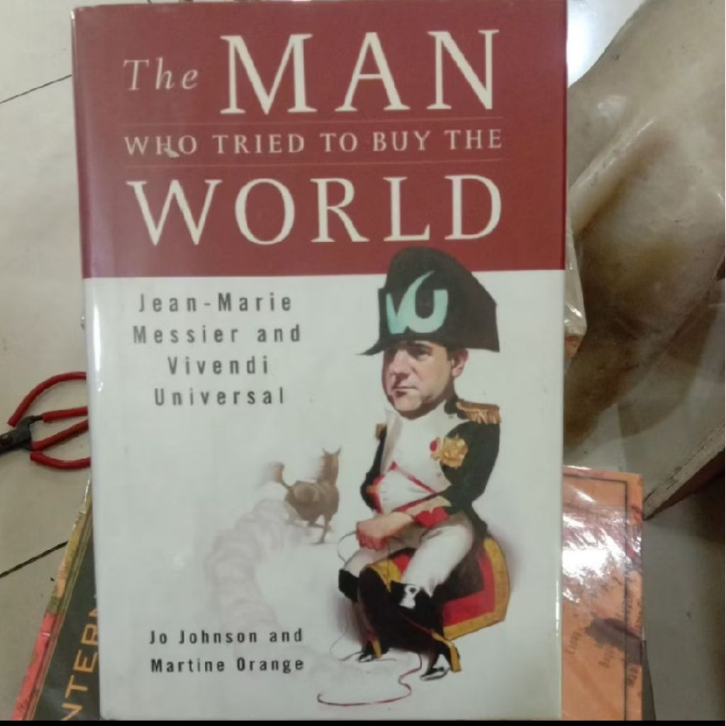 Buku The Man Who Tried To Buy The World by Jo Johnson and Martine Orange