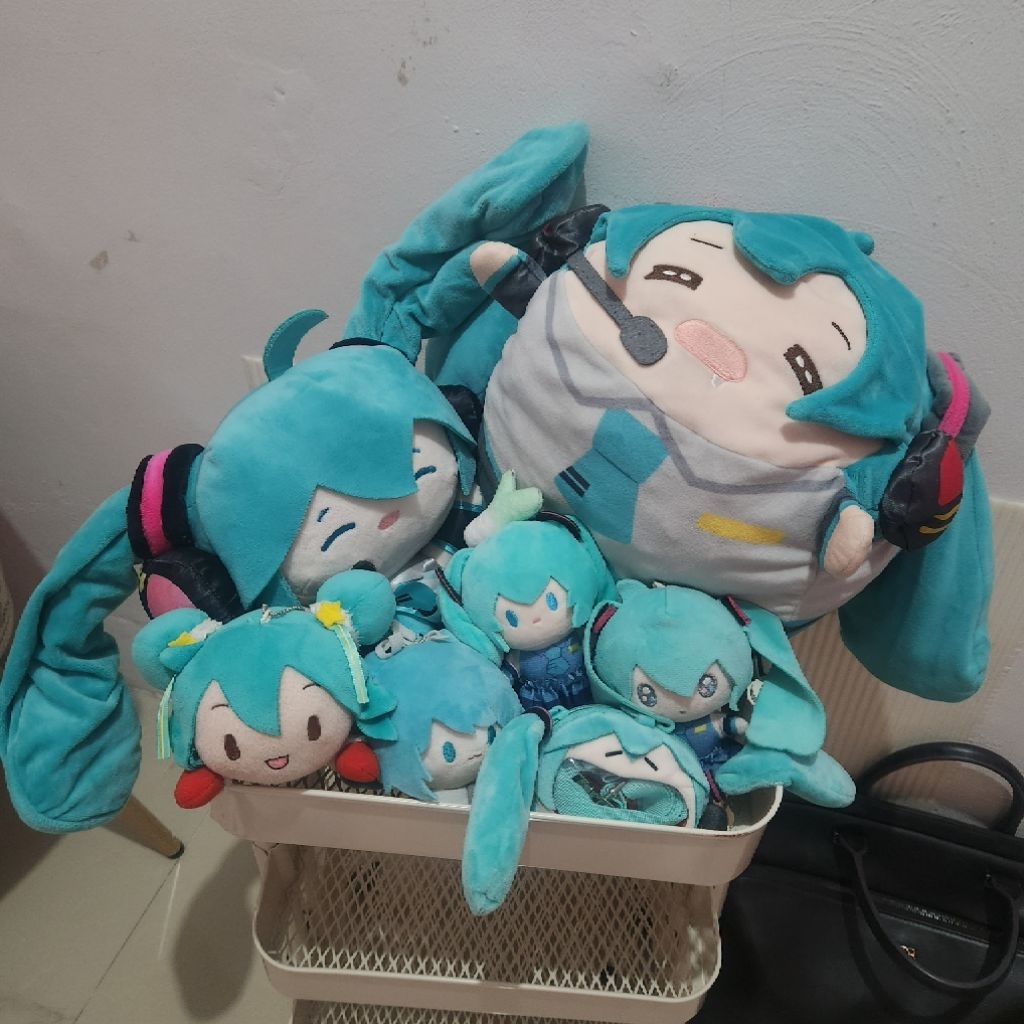 [PRELOVED] HATSUNE MIKU STUFF (Plush, pendant, keychain, etc)
