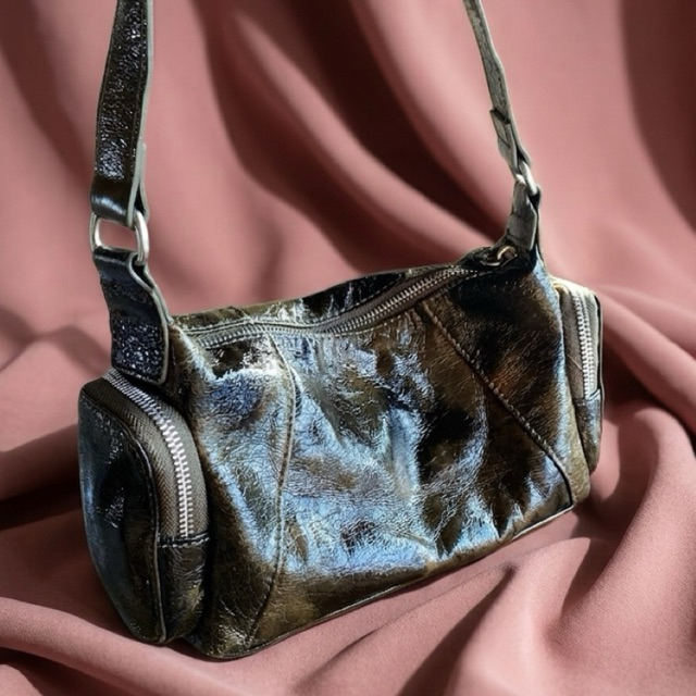Tas Bershka Mini Barrel Bag Patent Leather Olive