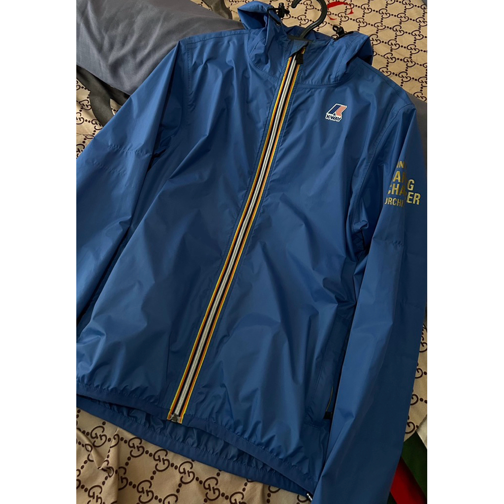 kway warna biru