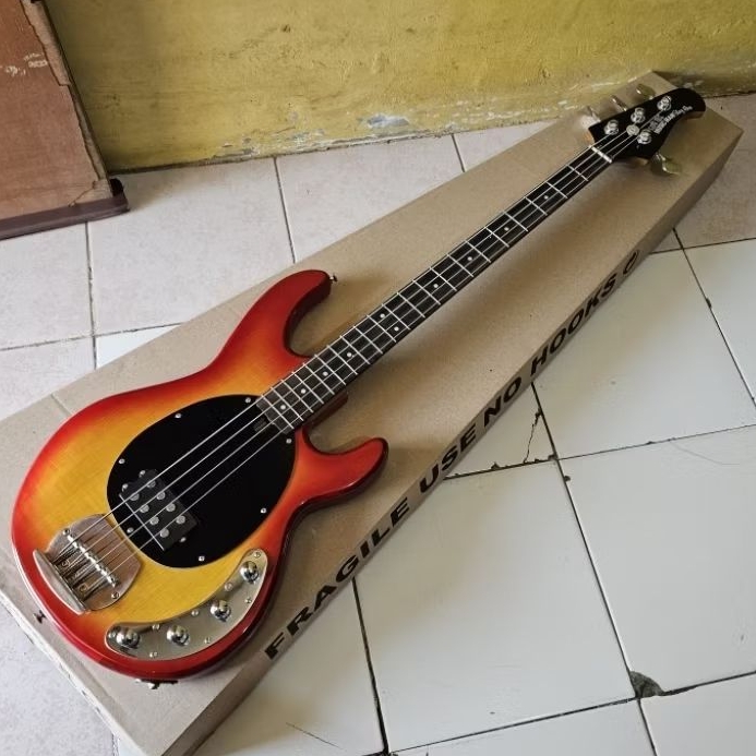 Gitar bass Musicman stingray new