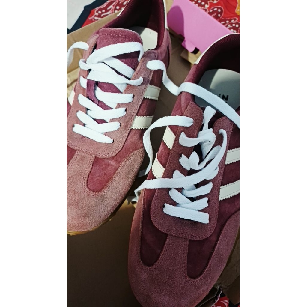 SEPATU MERAH MAROON