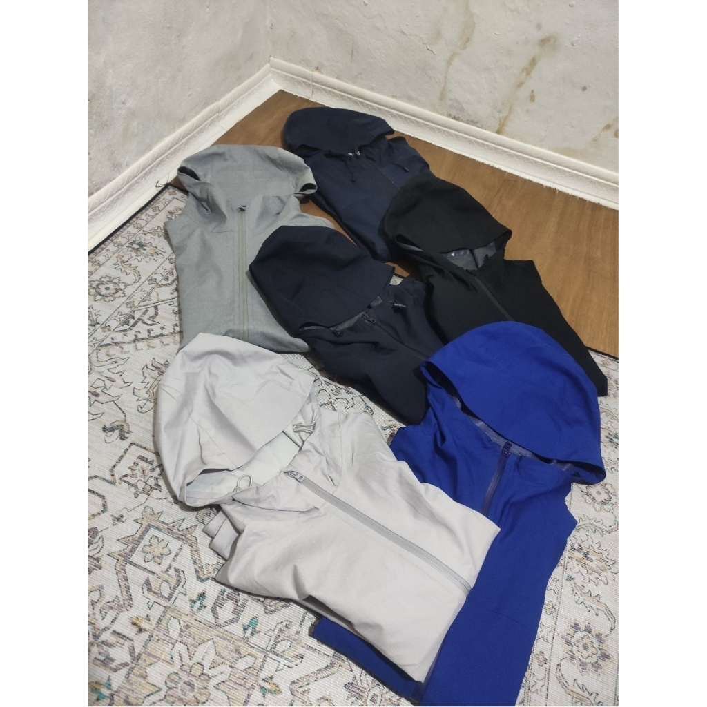 READY UNIQLO BLOCKTECH SECOND LIKE NEW