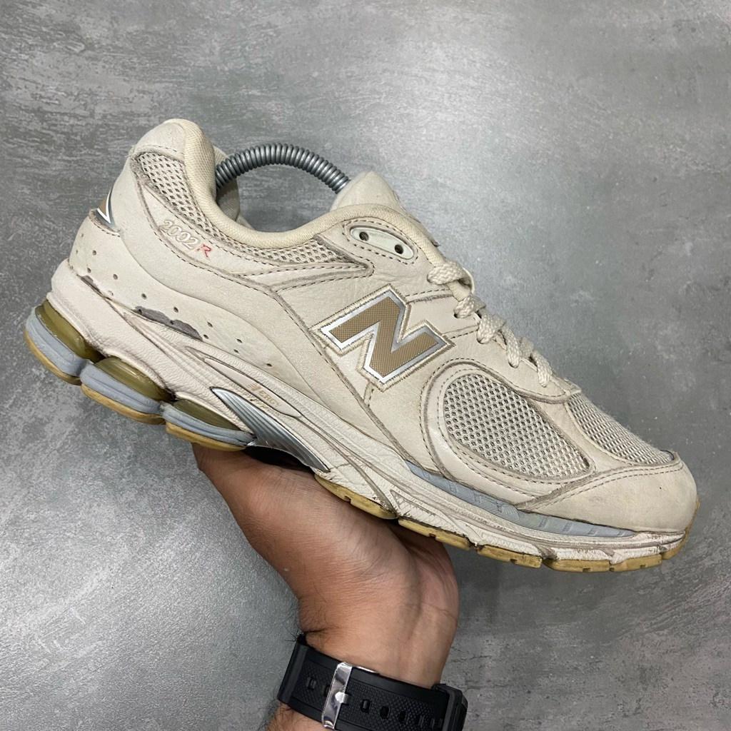 [Size 42.5] New Balance 2002R White Beige Cream ML2002R3 Second Original Kondisi Mulus Nominus Like 