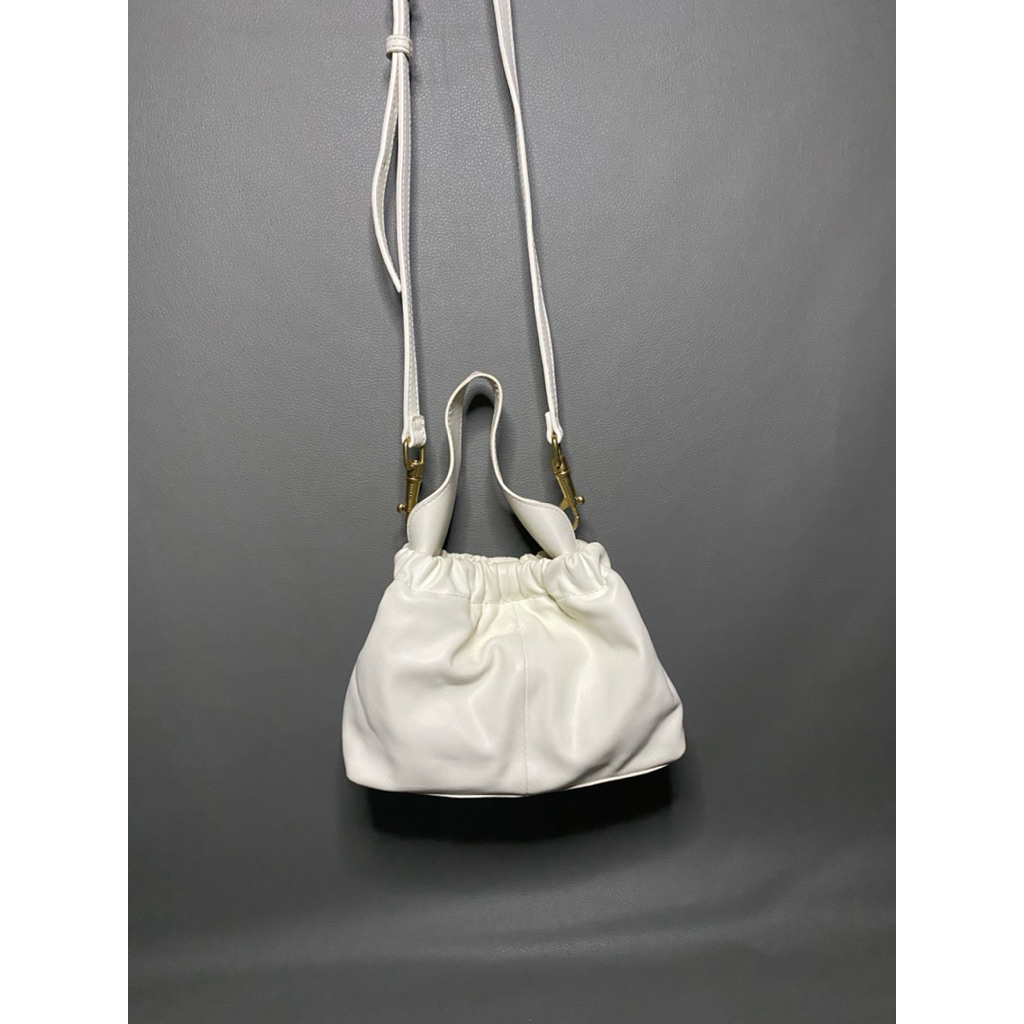 charles n keith mini slempang  / CHARLES & KEITH ALLY RUCHED SLOUCHY CHAIN-HANDLE BAG / CHARLES & KE