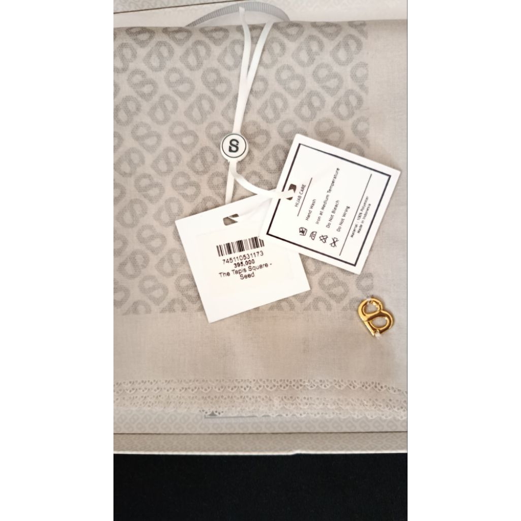 Buttonscarves Tapis Square, Seed (Preloved VVGC) Lengkap Box