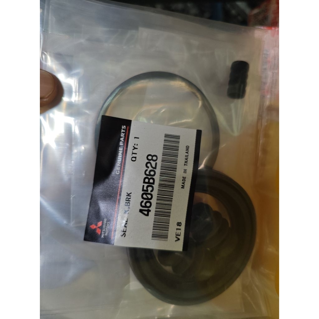 karet rem depan satu piston Pajero 4d56