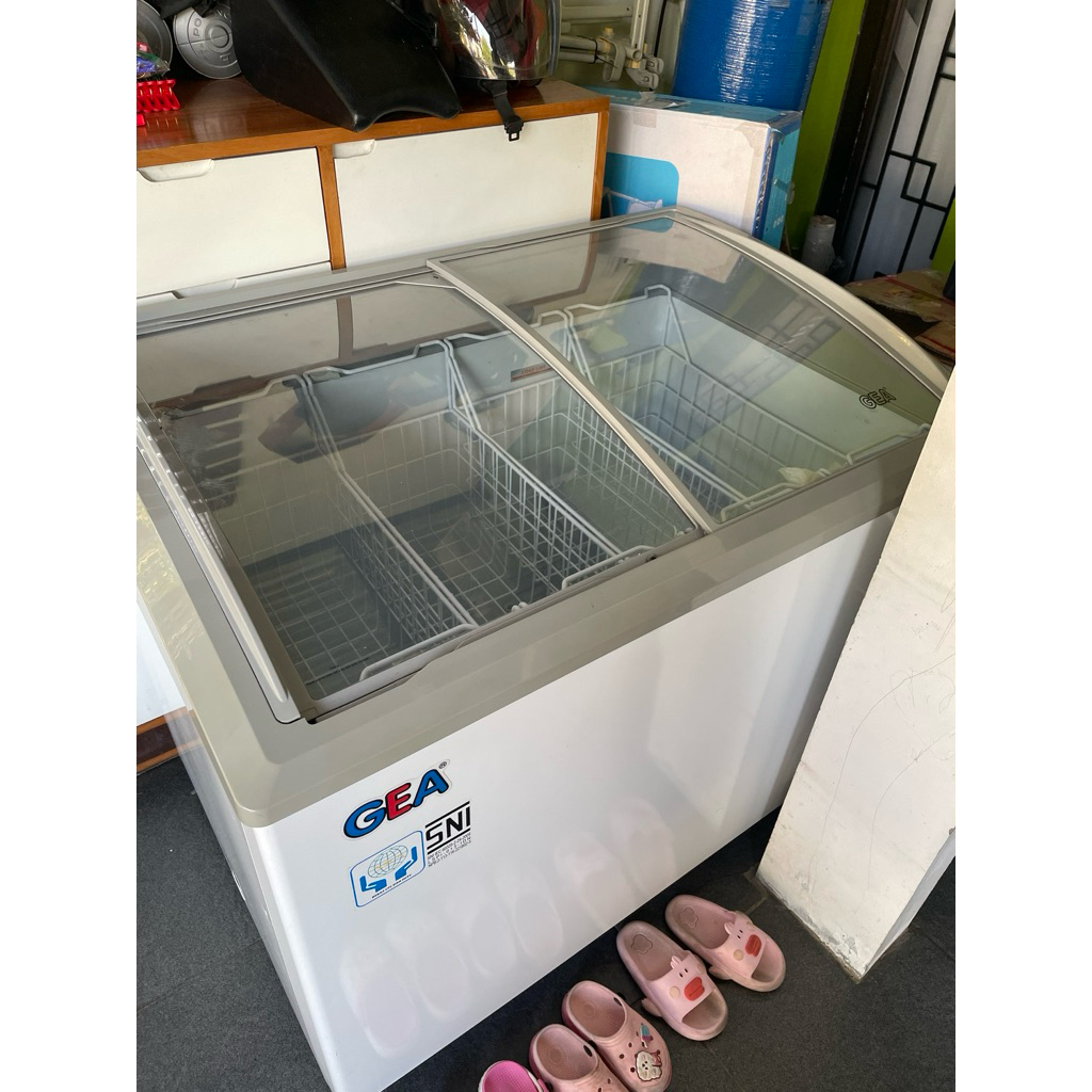 Freezer kaca GEA