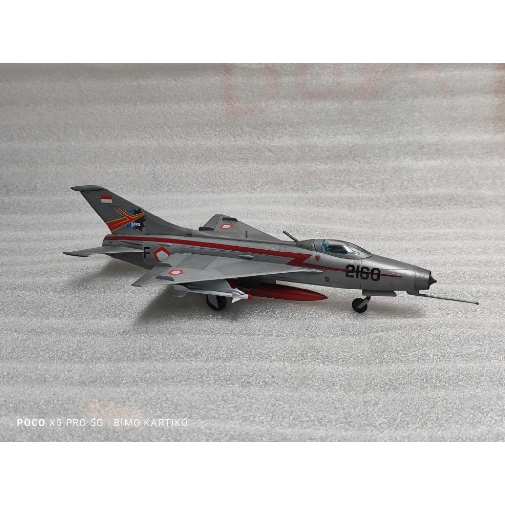 MODEL KIT MIG-21F AURI
