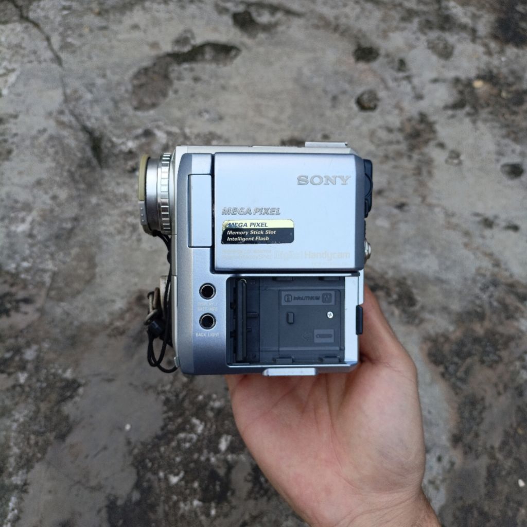 SONY DCR PC105