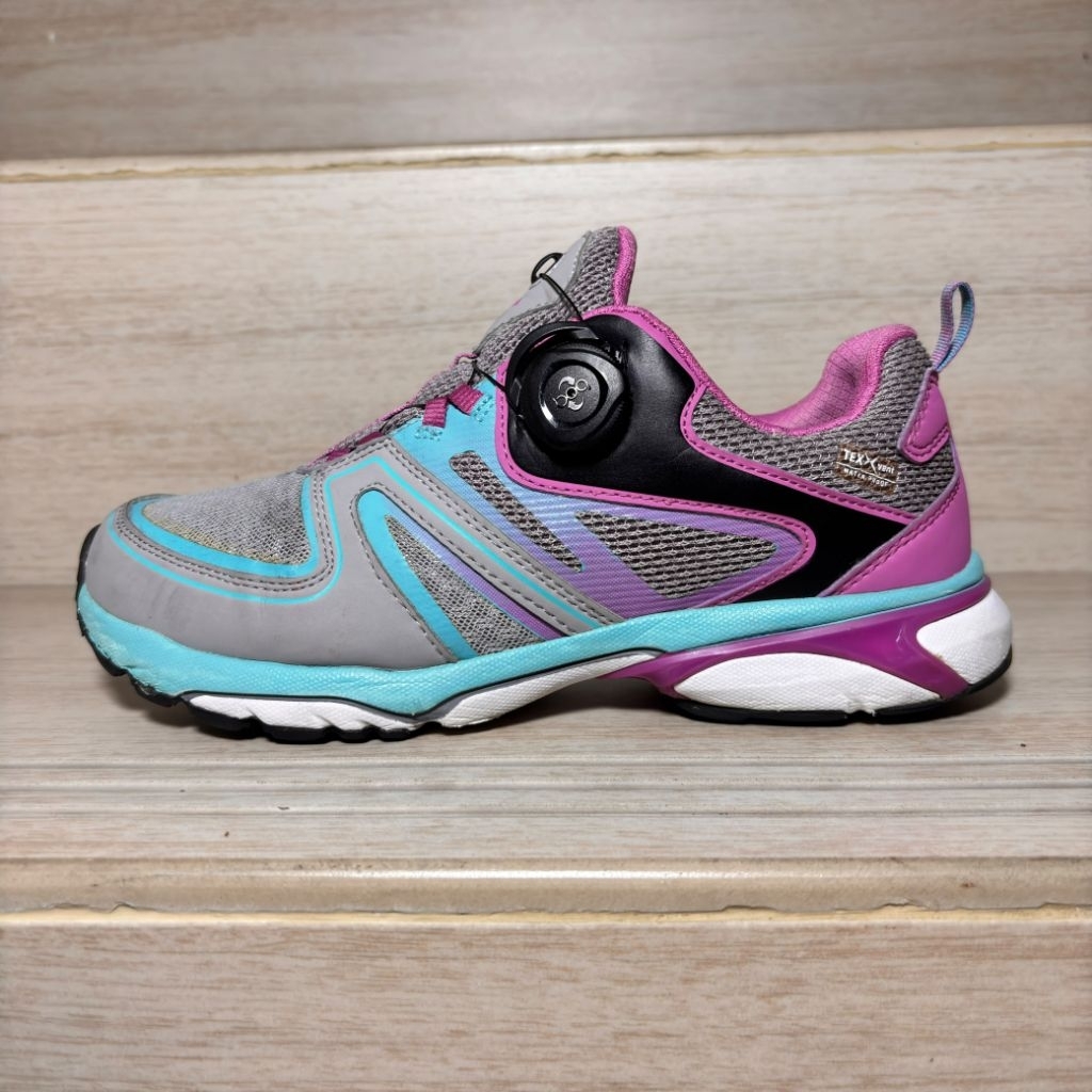 SEPATU OUTDOOR TREKKING HIKING & RUNNING NEPA BOA SYSTEM / TALI PUTAR SECOND ORIGINAL  [ MURAH ]