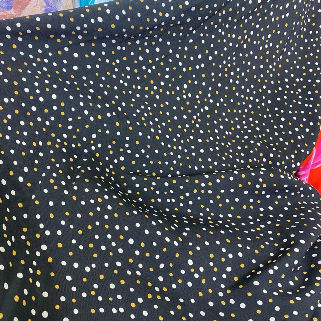 kain katun silk polkadot kecil dasar warna hitam