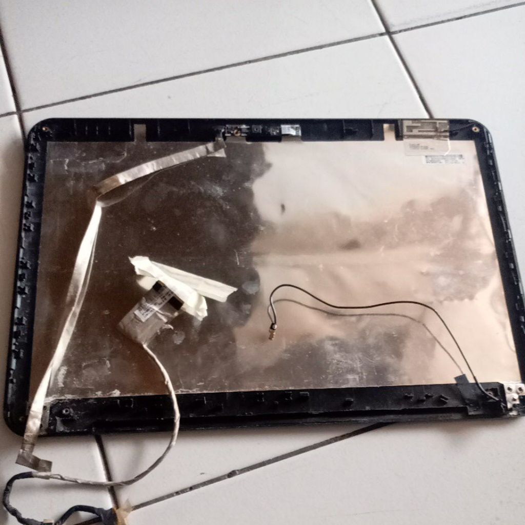 casing belakang LCD laptop HP 1000
