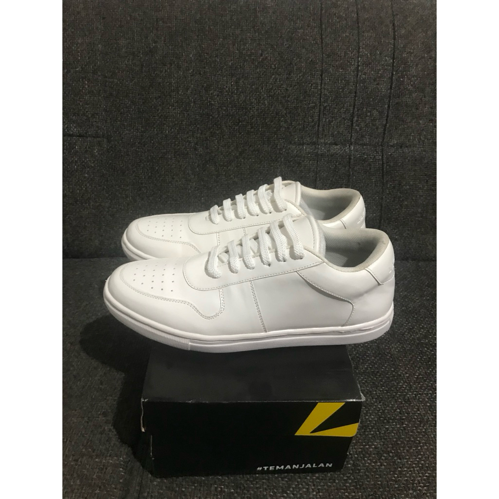Sepatu LAF Project Full White 40