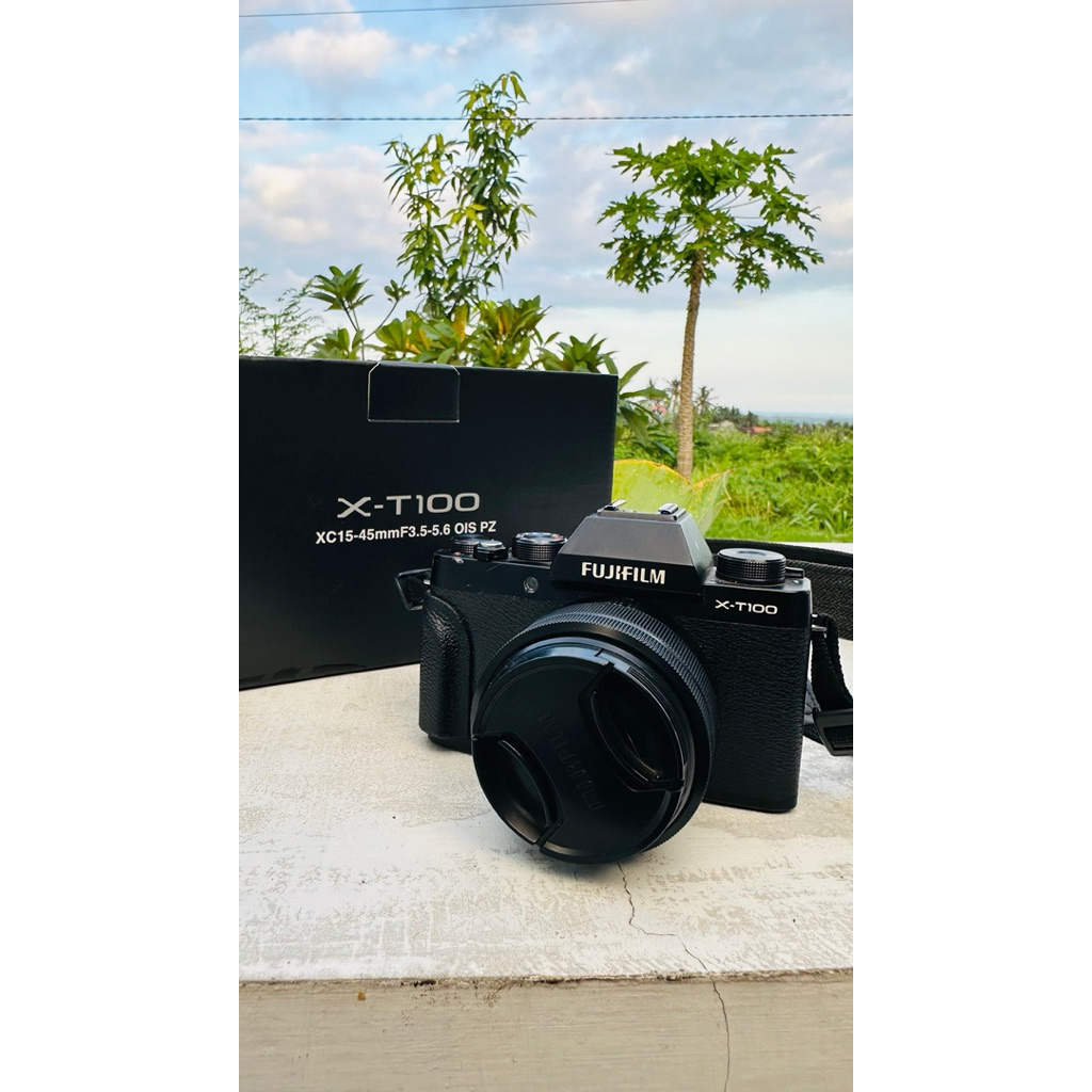 Kamera Fujifilm XT-100 with lensa 15-45mm f3.5 second