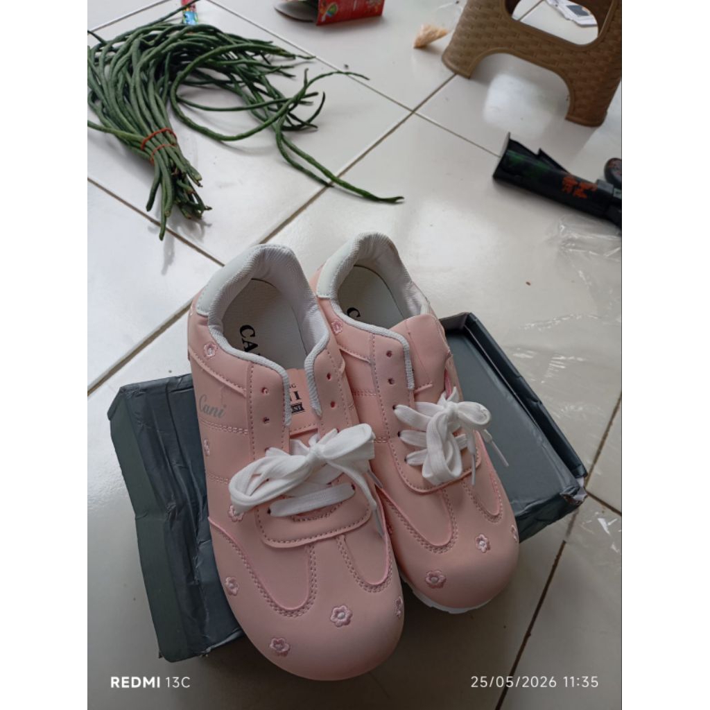 sepatu cani baru ukuran 38 (salah ukuran)