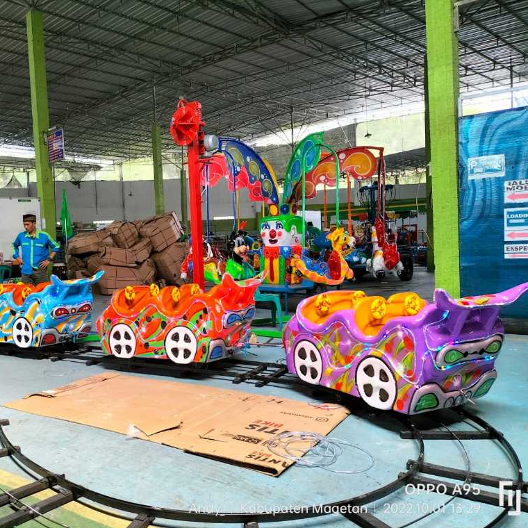 Kereta Lantai Mini Coaster Rel Datar Kacamata 4 Gerbong Untuk 16 Anak Free Lampu LED dan Sirine