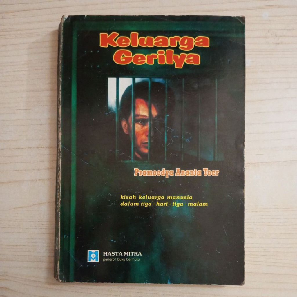 NOVEL KELUARGA GERILYA OLEH PRAMOEDYA ANANTA TOER