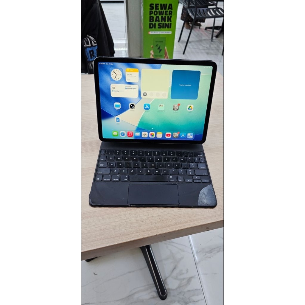 Second IPAD Pro 11 Inch Gen 2 Bonus Magic Keboard
