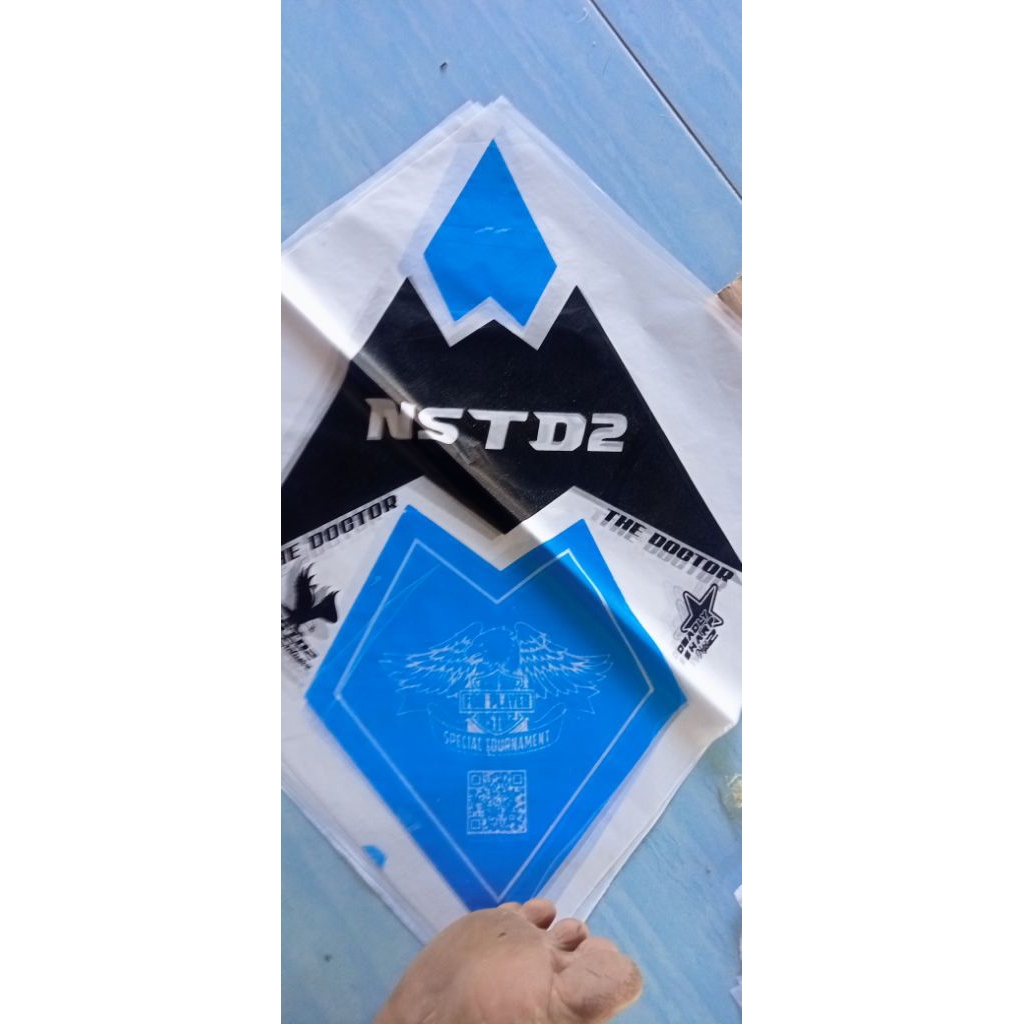 Kertas Layang layang NSTD2 .Dua warna MIX bukan layanganya  per 100 pcs