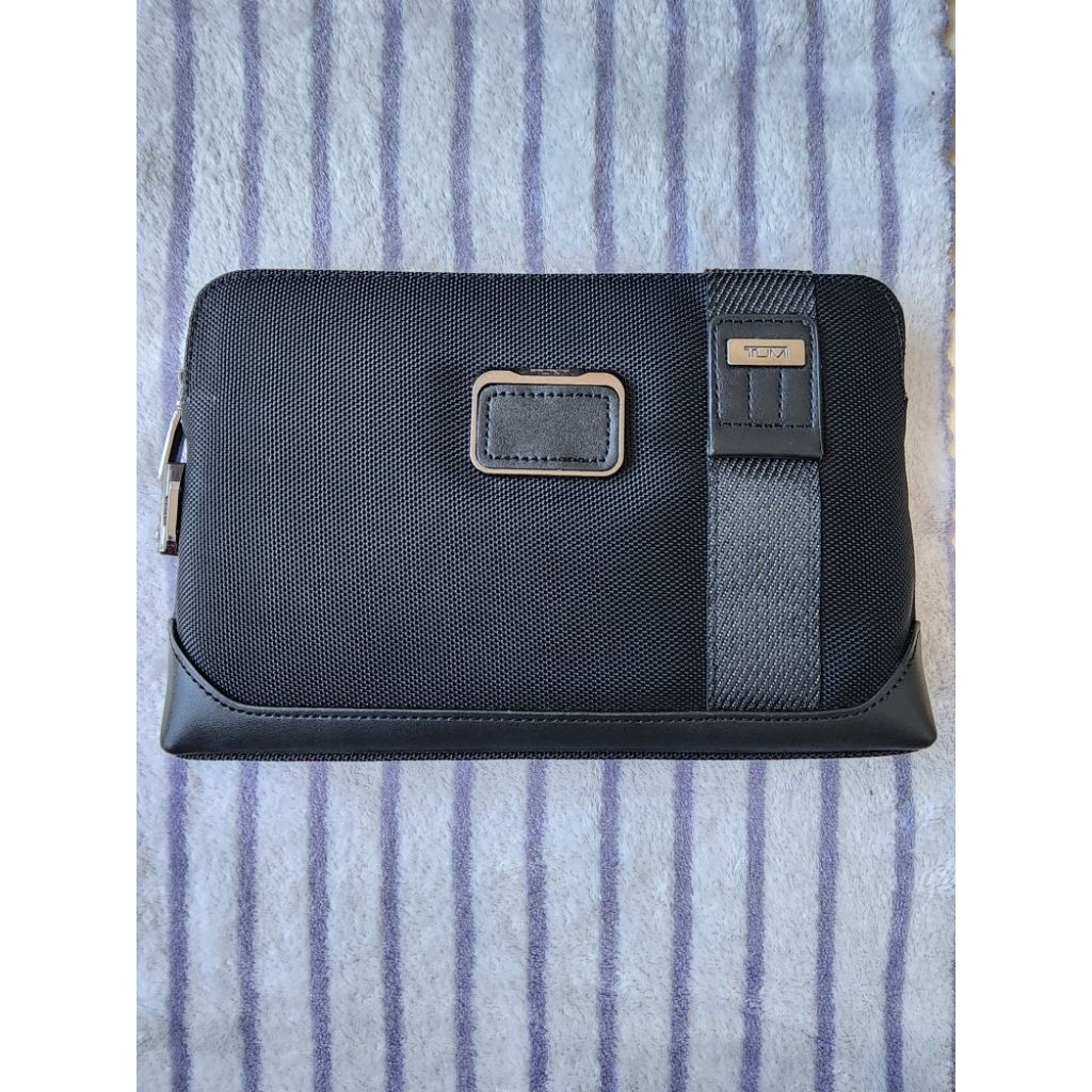 tas tangan cowok tumi