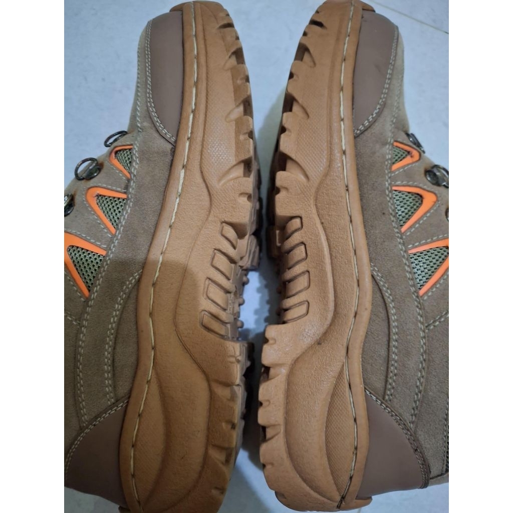 sepatu trekking