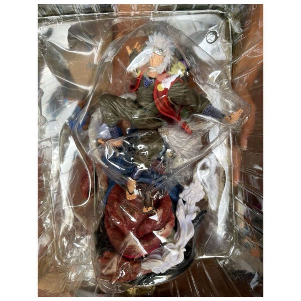 kakashi + jiraiya statue