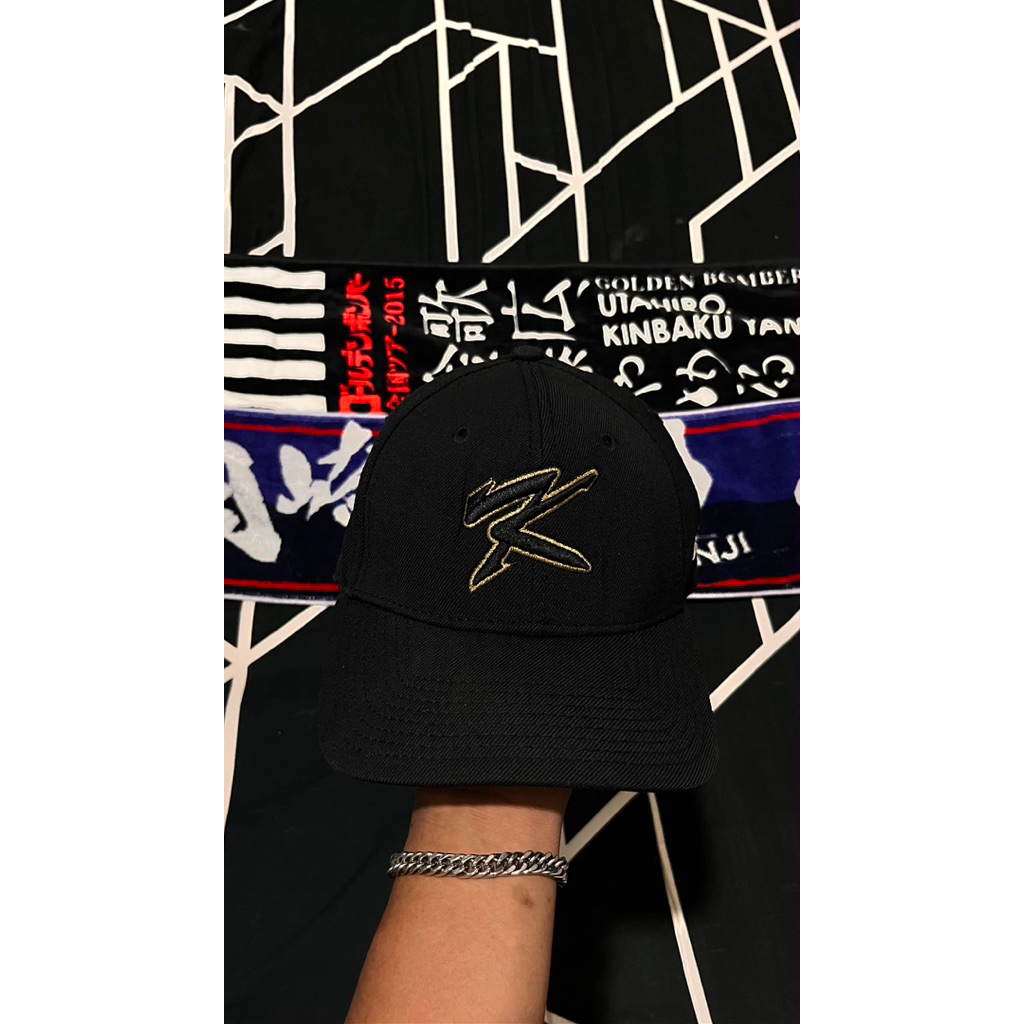 Topi caps new era inisial  (K) build up hitam original Korean prelov