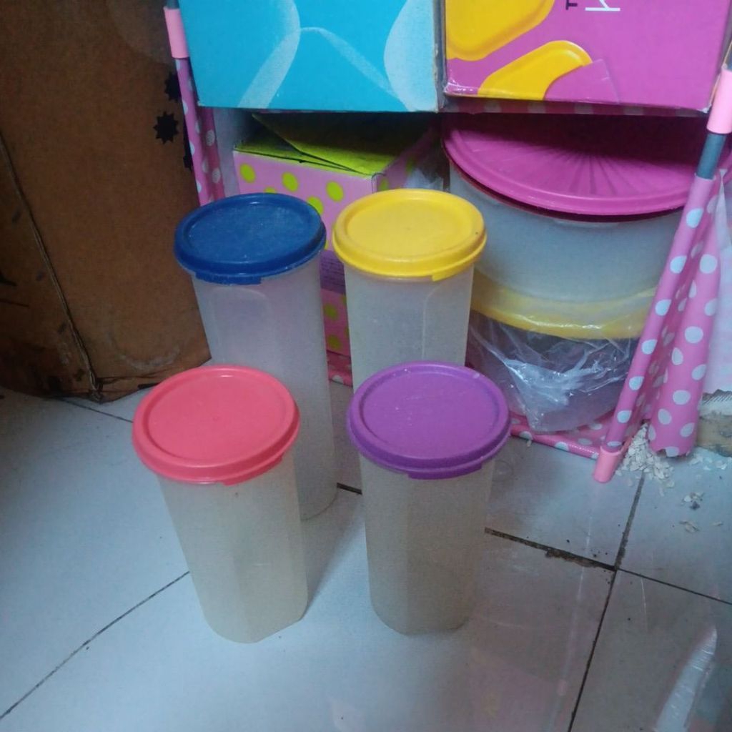 MM ROUND TUPPERWARE