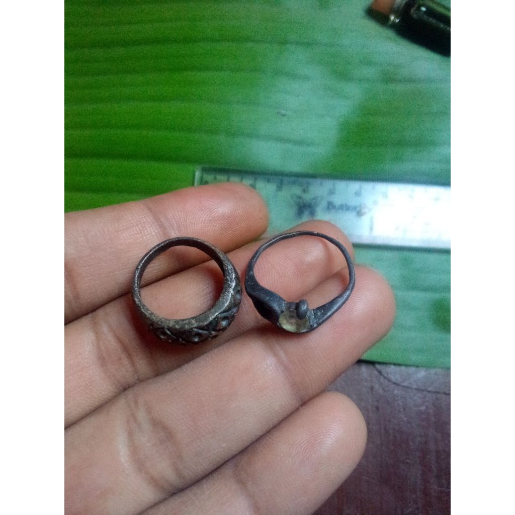 Cincin batu temuan