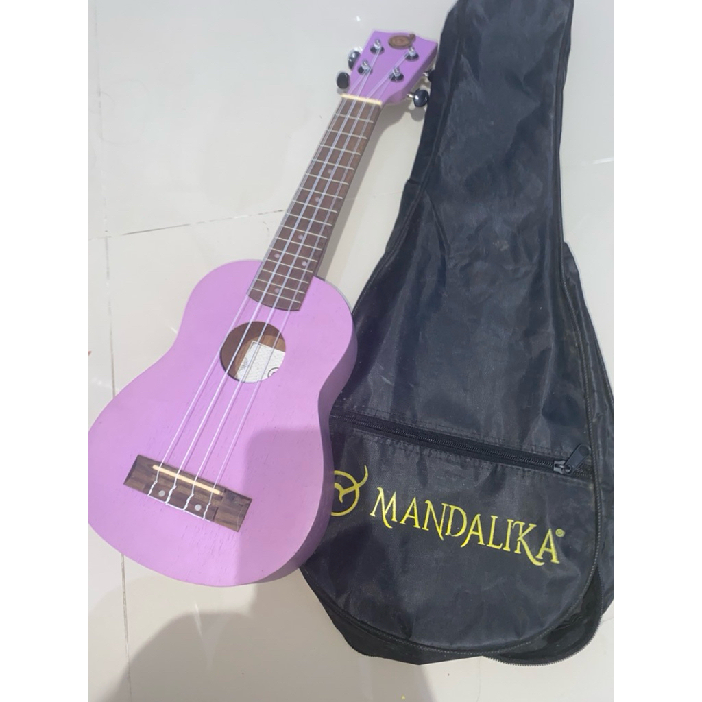 Ukulele Mandalika Bekas warna Ungu