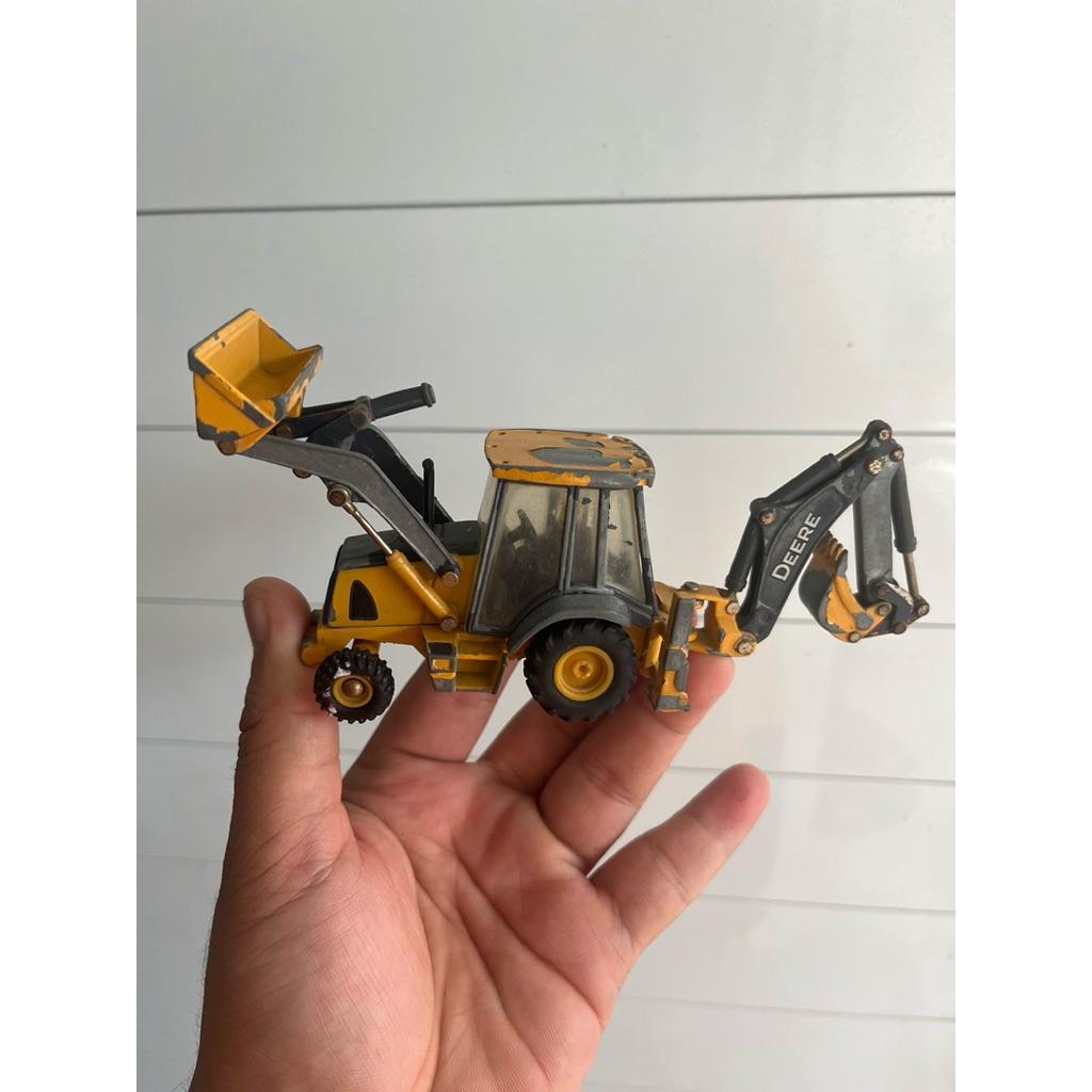 Diecast John Deere Ertl kondisi bahan