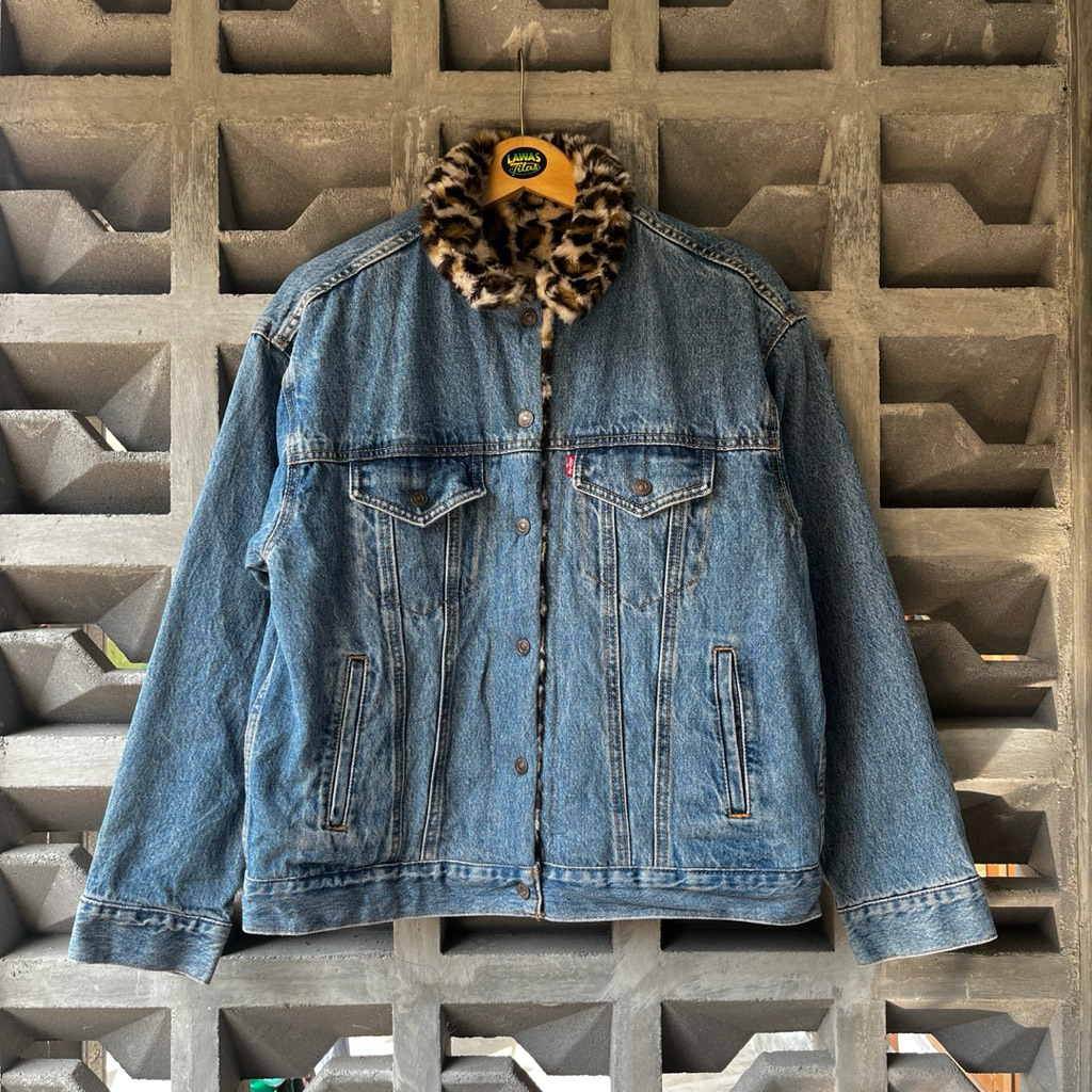 Levi’s 90s big E Fur Trucker Jacket