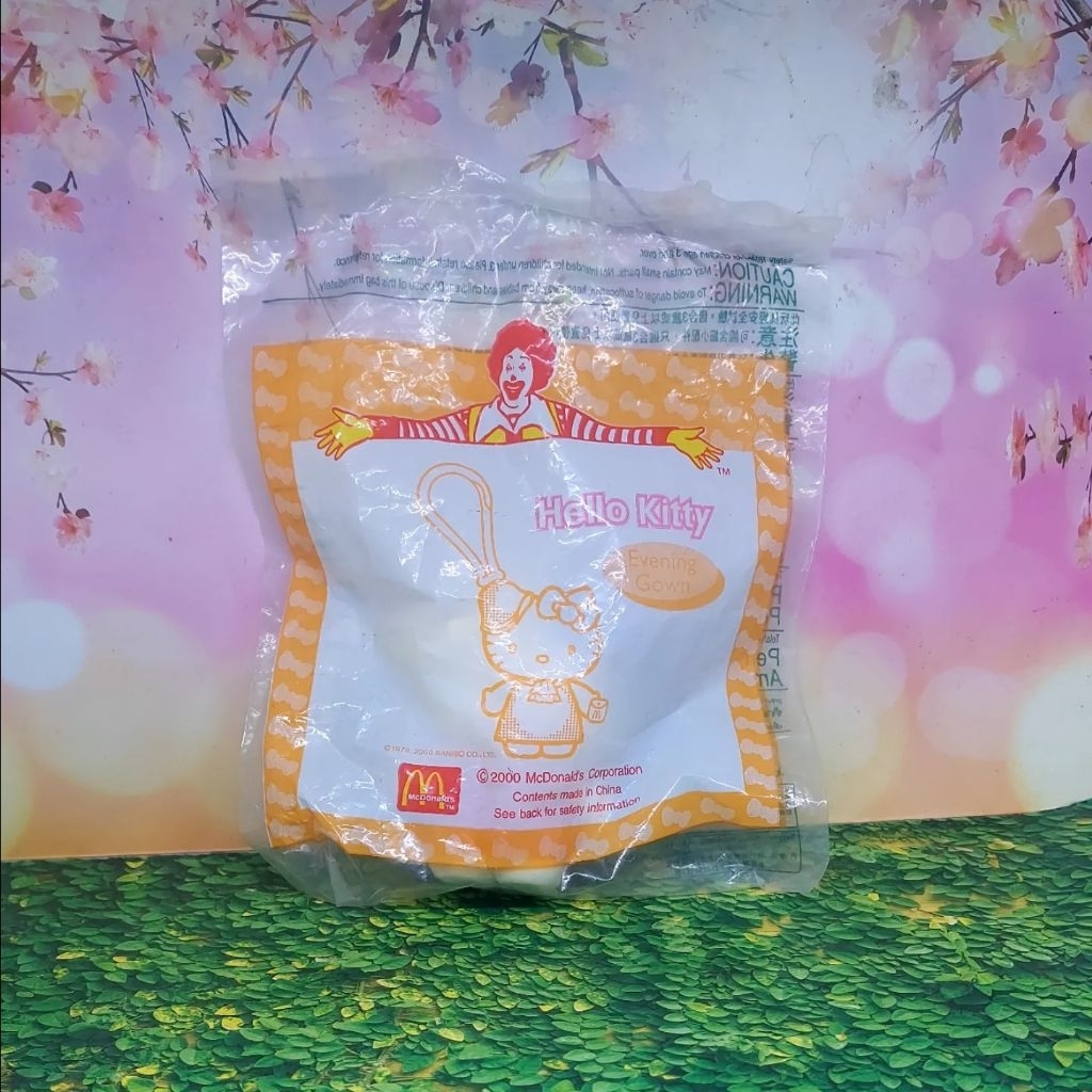 Hello Kitty evening gown segelan mcd happy meal mcdonalds