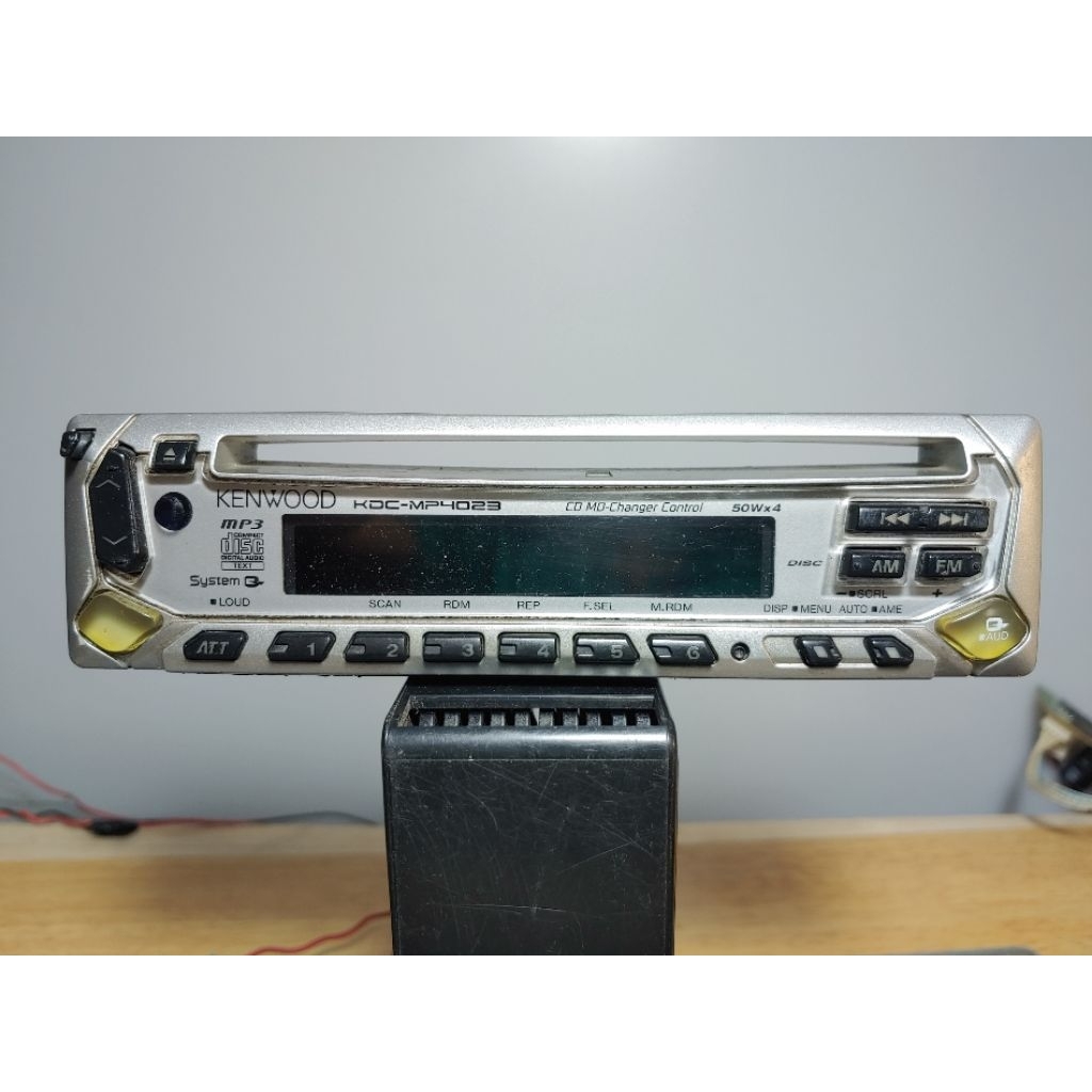 Panel depan Kenwood kdc-mp4023