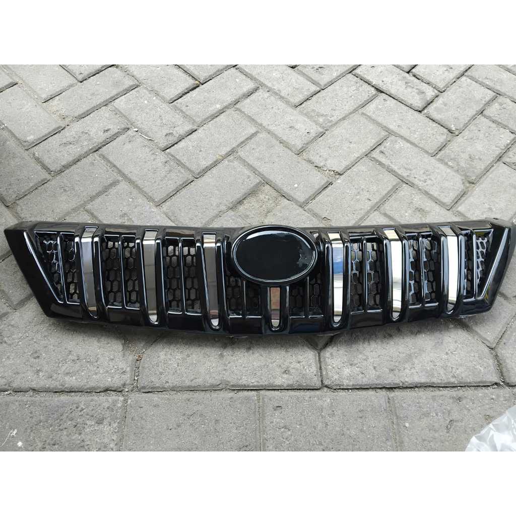 Grill depan mobil innova 2012-2013 hitam chrome