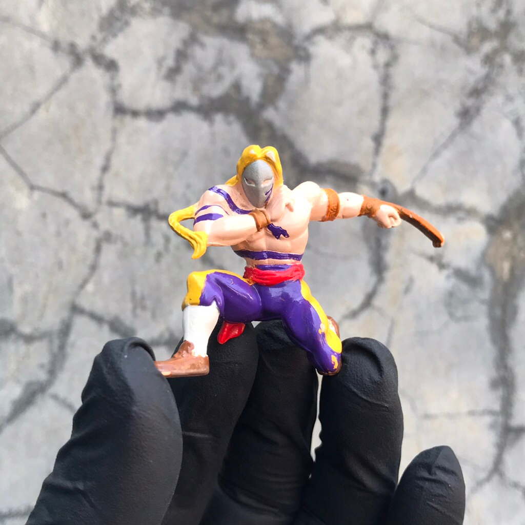STREET FIGHTER II VEGA MINI FIGURE BANDAI CAPCOM 1993 VINTAGE - PRELOVED