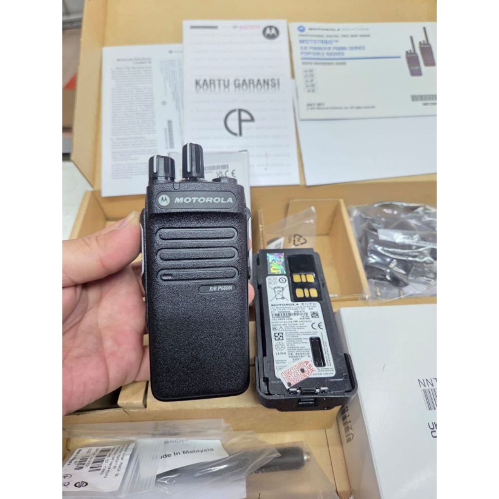Motorola XiR P6600i Radio Dua Arah Digital, Tahan Air IP67, Enkripsi AES256, GPS Terintegrasi