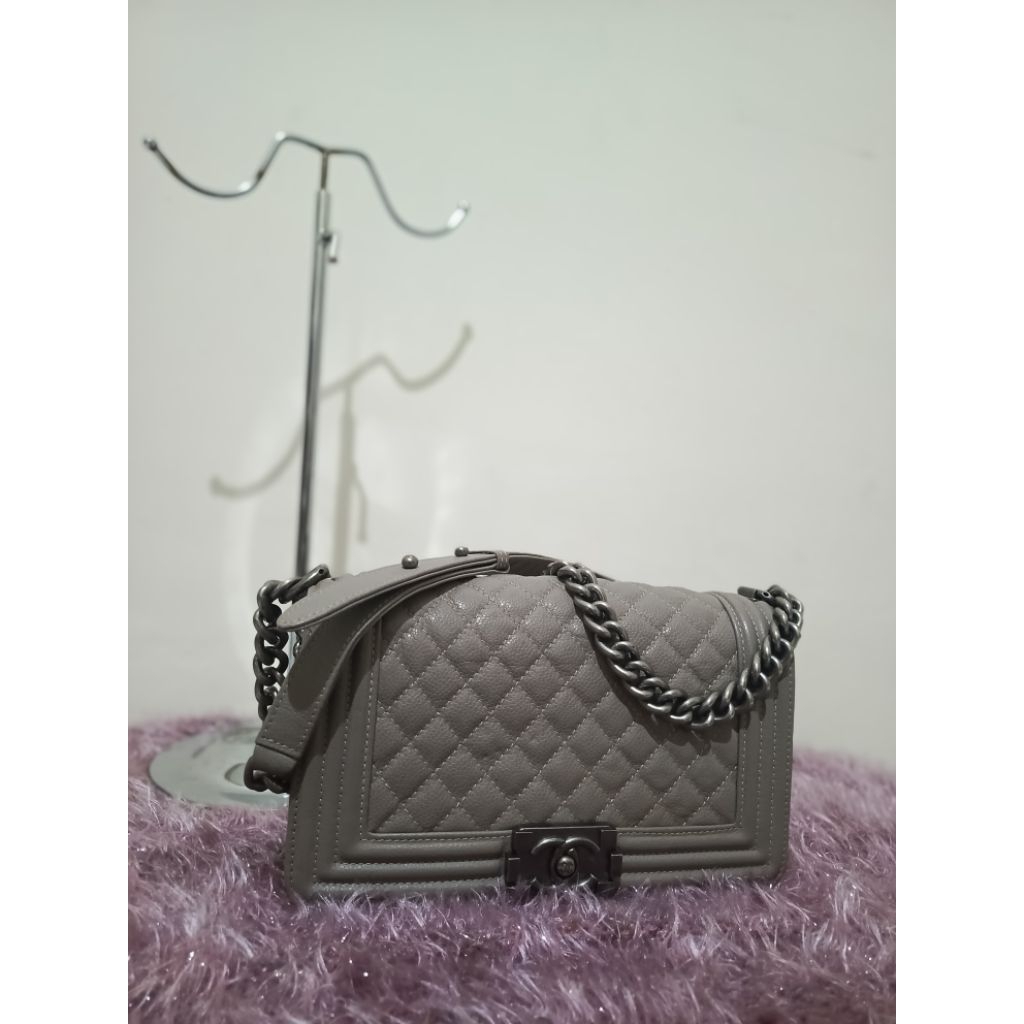 chanel boy caviar warna rare