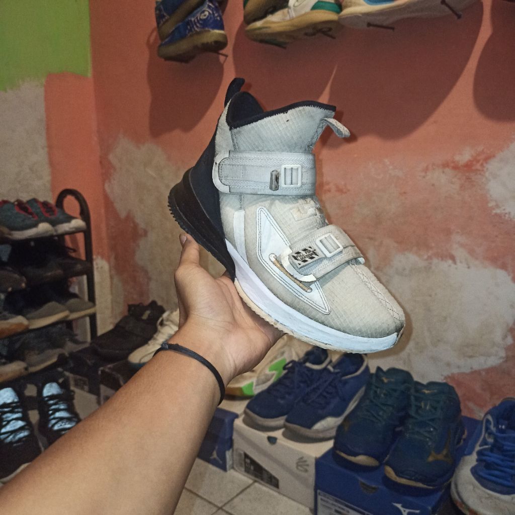 sepatu basket second nike lebron soldier 13 sz 42