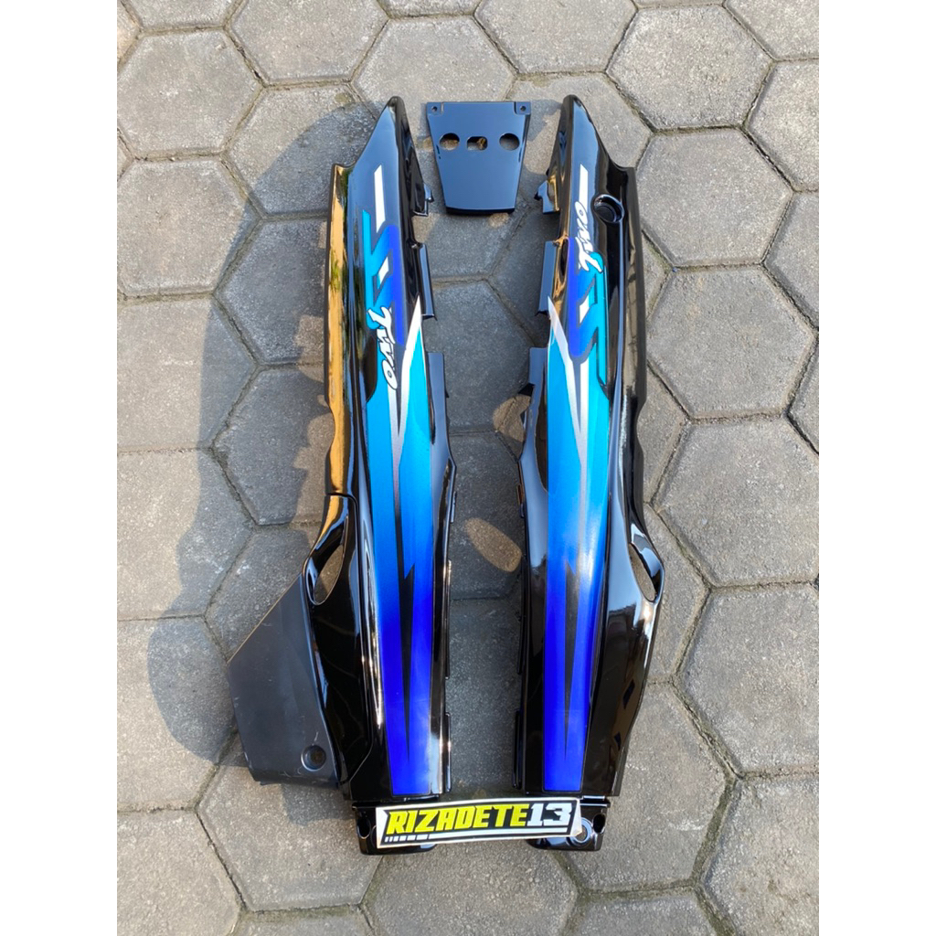 Cover Body Belakang Yamaha Fiz R F1z R Sstwo Hitam Striping Biru Set Box Accu