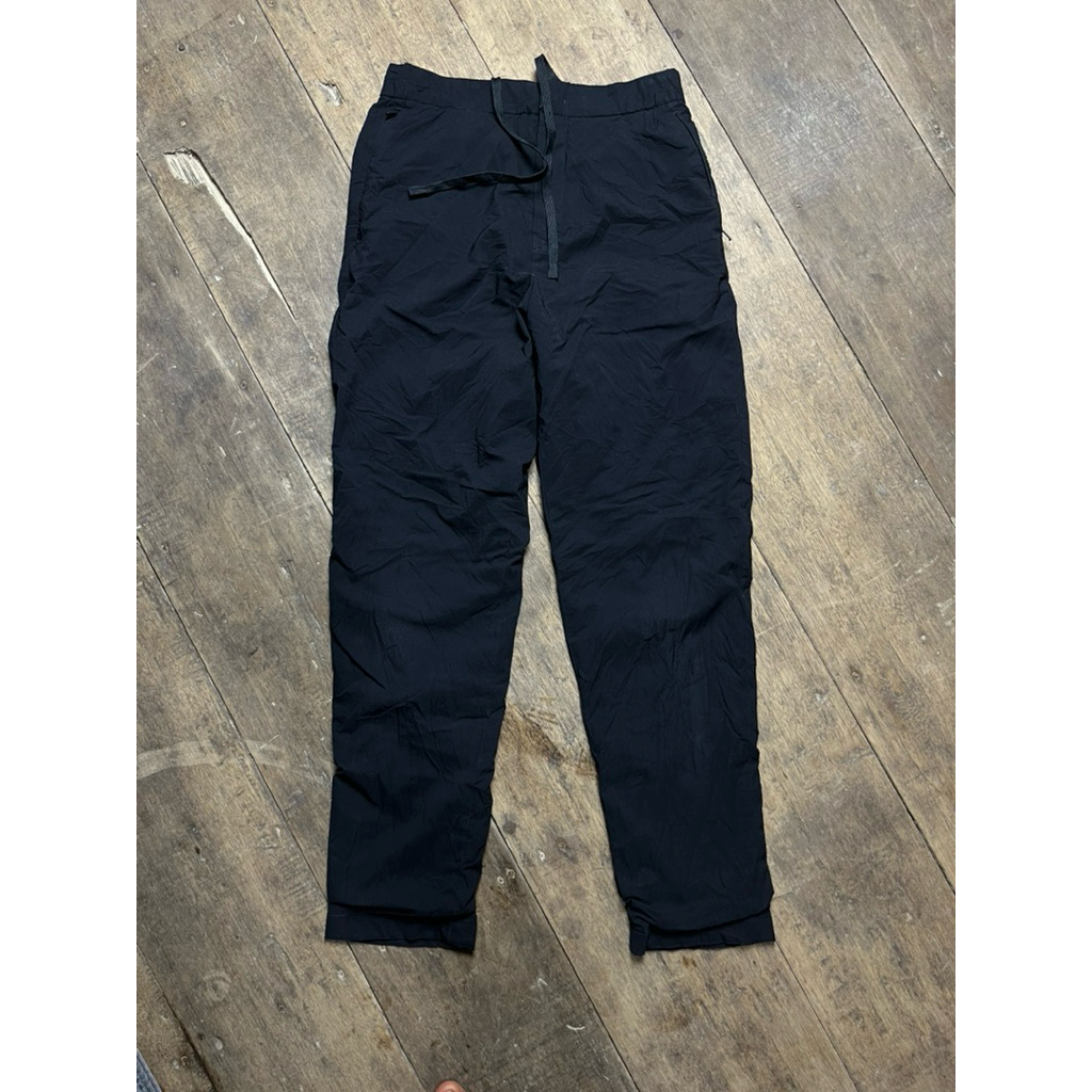 celana UNIQLO Windproof Warm Easy Pants