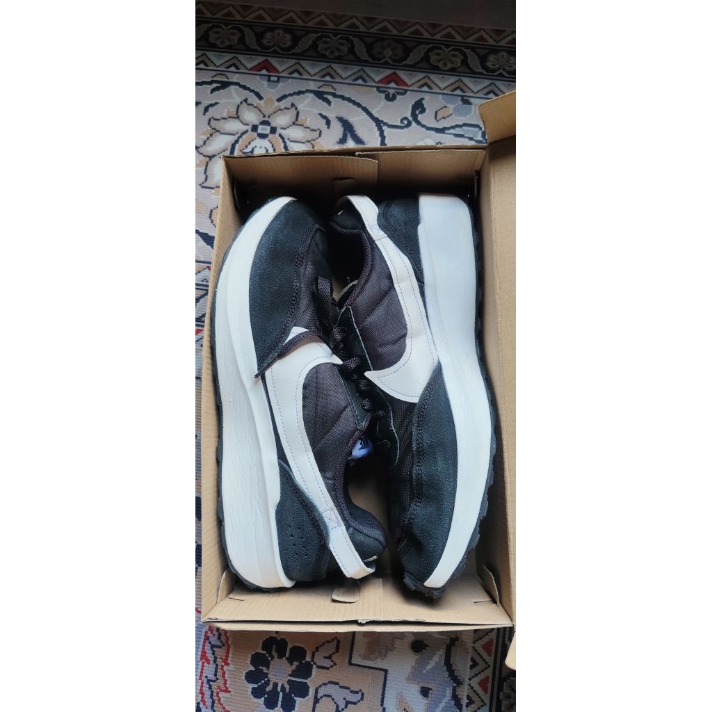 nike waffle debut