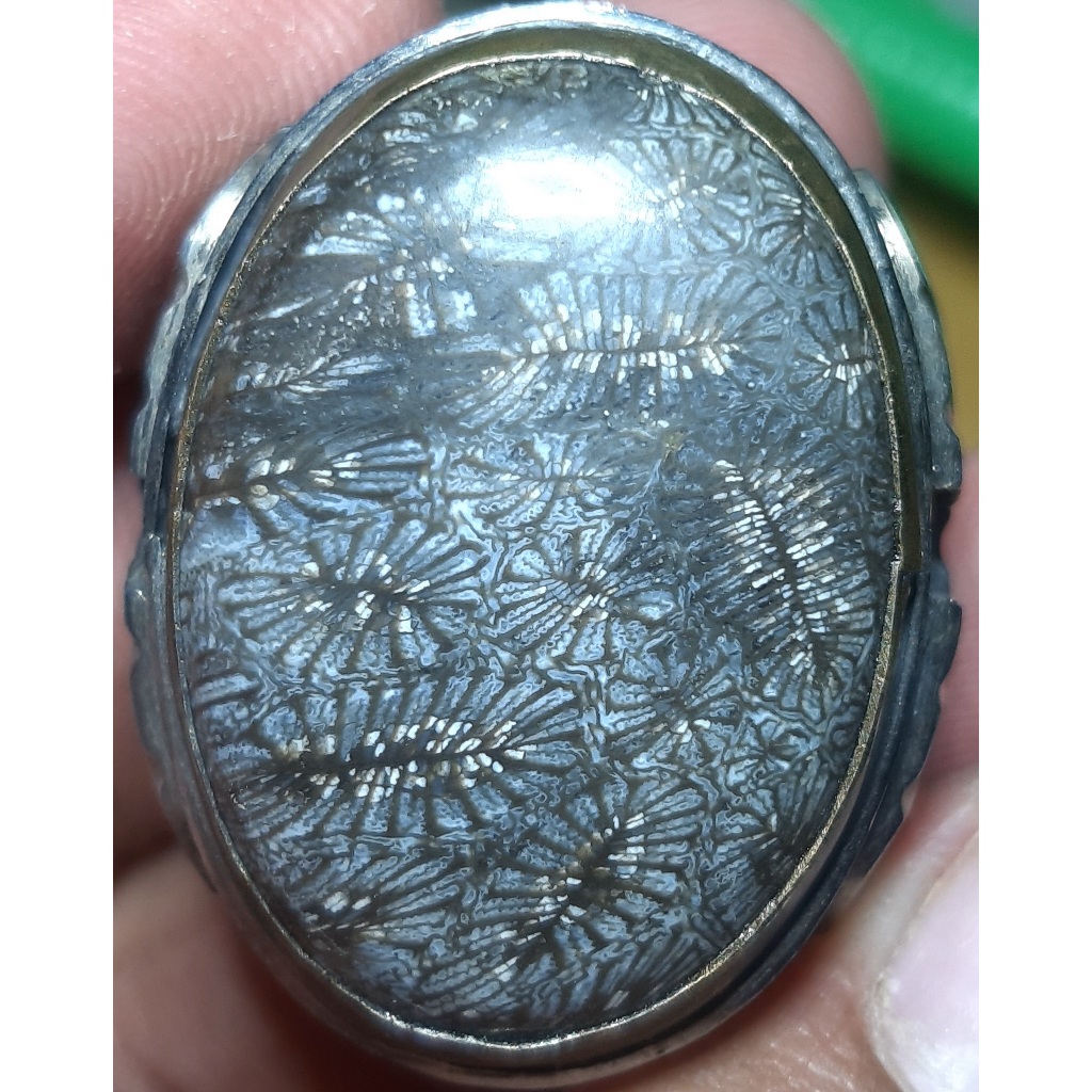 cincin akik foss teratai motif lipan kaki seribu abu-abu