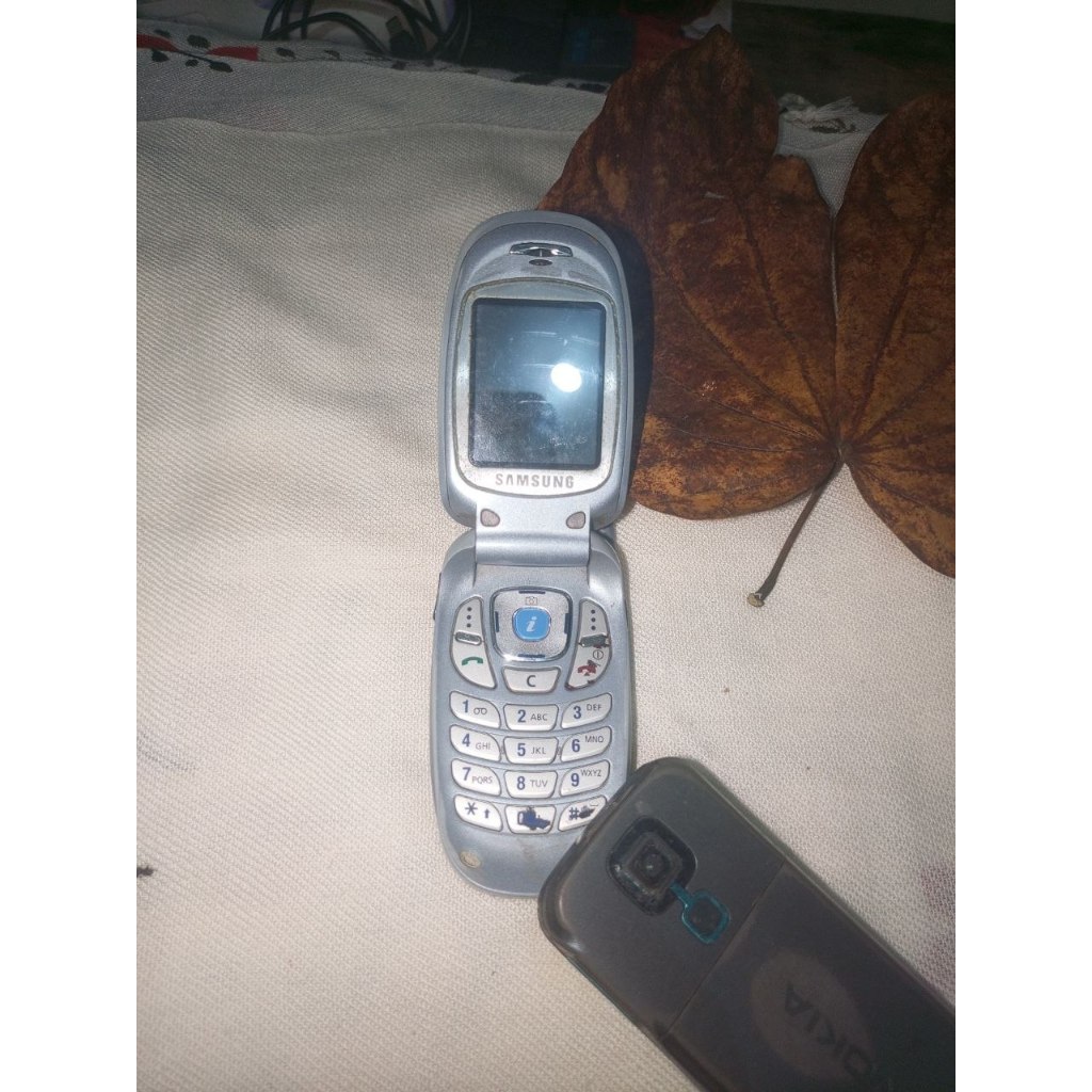 Samsung SGH-E310 Original – Vintage Collector Item HP Lipat Jadul